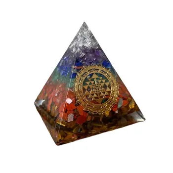 Prírodné Fluorite Quartz Crystal Pyramid Rán Kameň Čakra Orgonite Reiki Crystal Oltár Rekvizity Klenot Kameň Borad hra